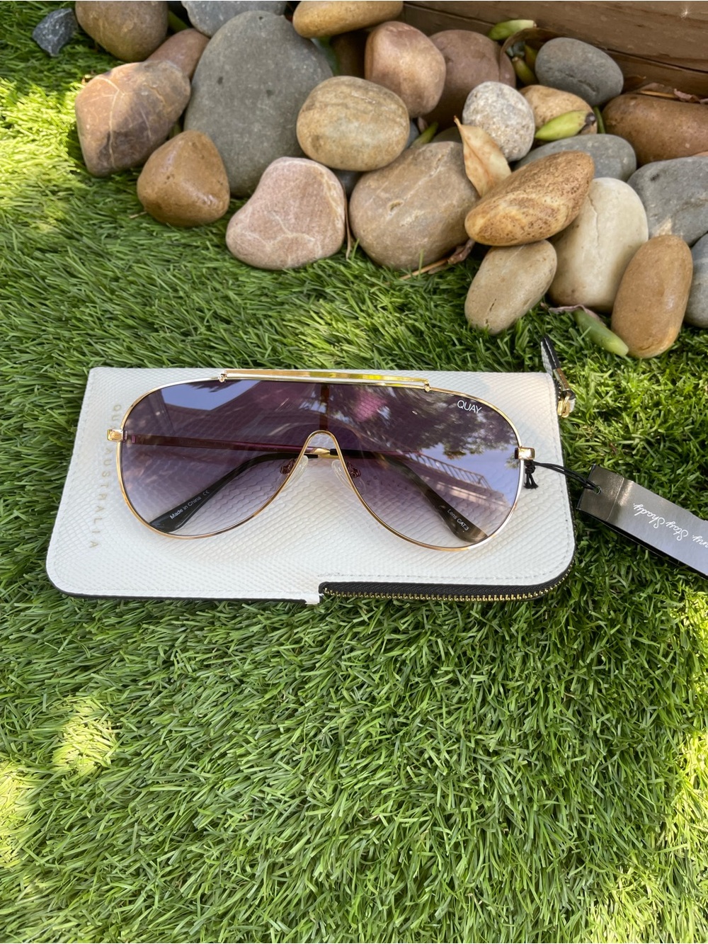 Quay Australia Aviator Sunglasses with Gradient Purple Lenses and Gold Frame - Picture 3 of 6